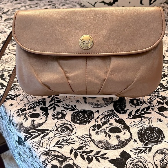 Coach Clutch/Wristlet Tan-Gold Shimmer - Picture 1 of 12